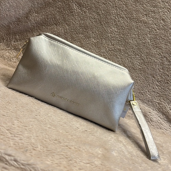 Kendra Scott Handbags - KENDRA SCOTT Zip Cosmetic Case *Sold Out